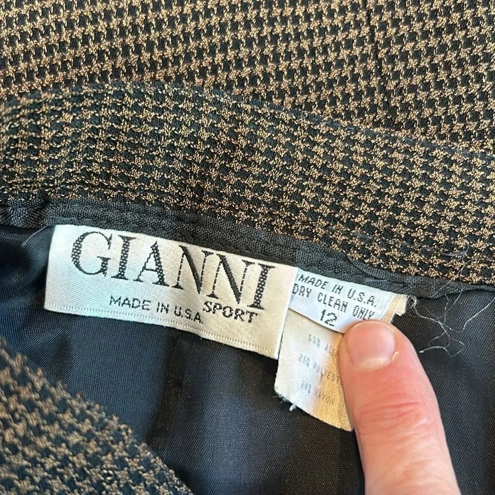 Gianni black and brown tiny houndstooth skirt size 12 fits more like a 10